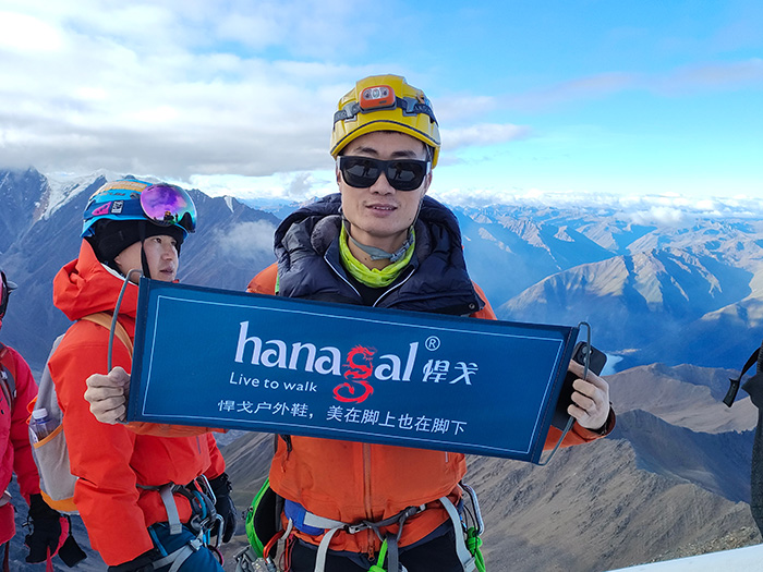 Conquering Snow-Capped Peaks: Reliable Hiking Shoes for Extreme Adventures